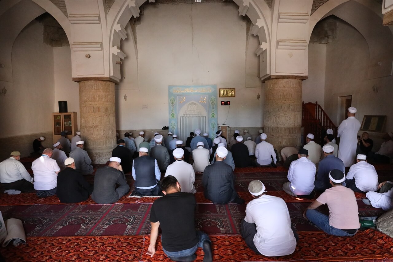 Ârif Dikkenârî Kuddise Sirruhû Hazretleri?ni ziyâret