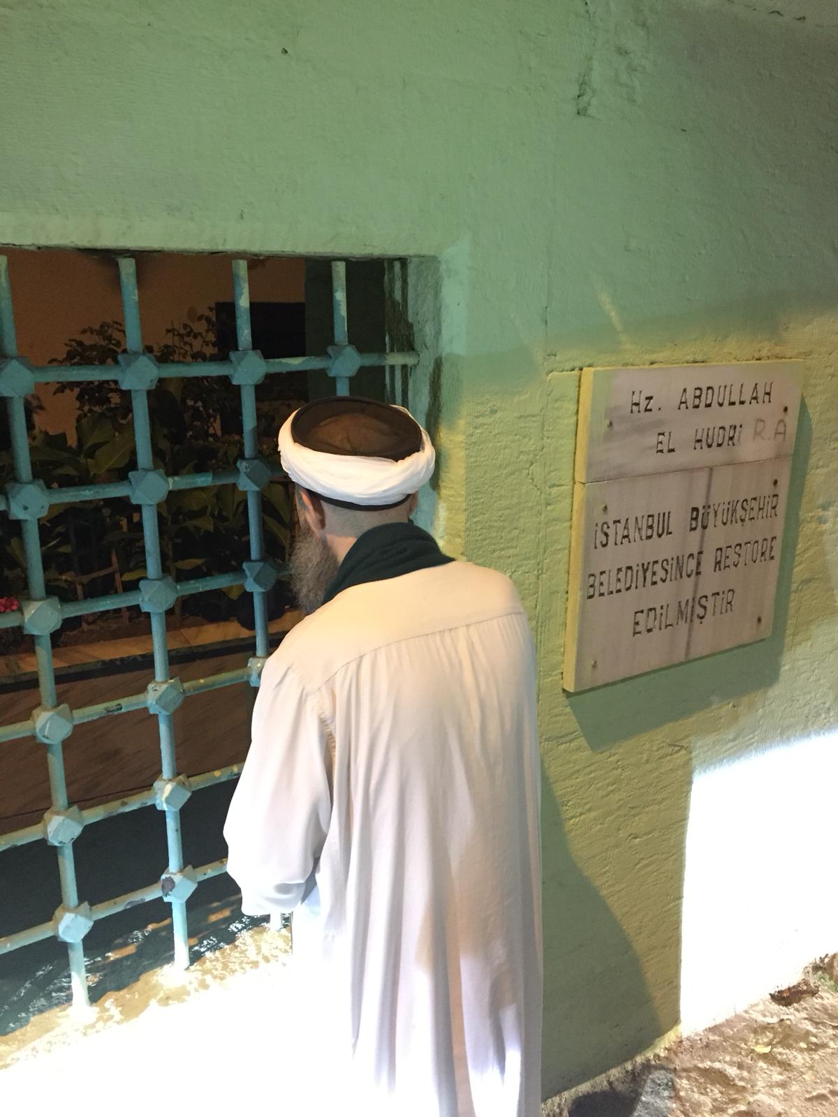 Ashâb-ı Kirâm ve Meşâyih-ı 'Izâm Kabr-i Şeriflerini Ziyaret