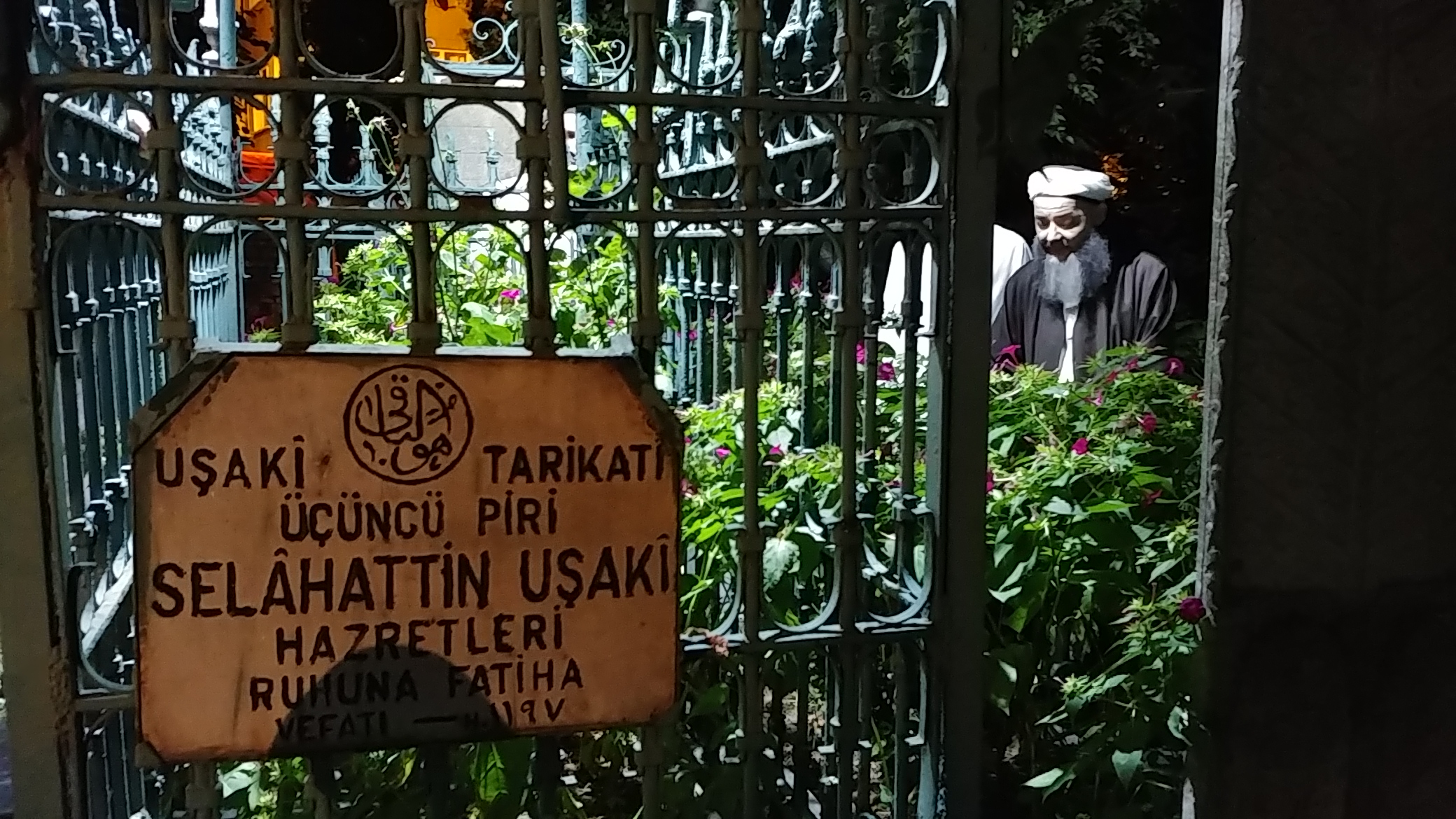 Ashâb-ı Kirâm ve Meşâyih-ı 'Izâm Kabr-i Şeriflerini Ziyaret