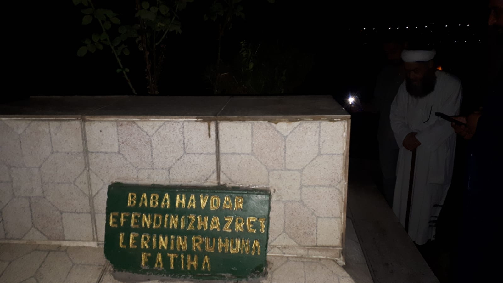 Ashâb-ı Kirâm ve Meşâyih-ı 'Izâm Kabr-i Şeriflerini Ziyaret