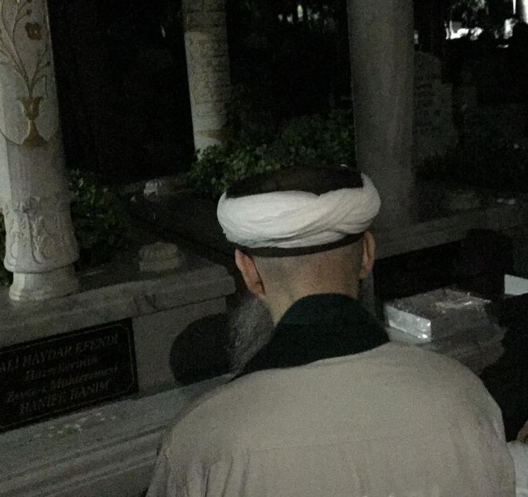 Ashâb-ı Kirâm ve Meşâyih-ı 'Izâm Kabr-i Şeriflerini Ziyaret