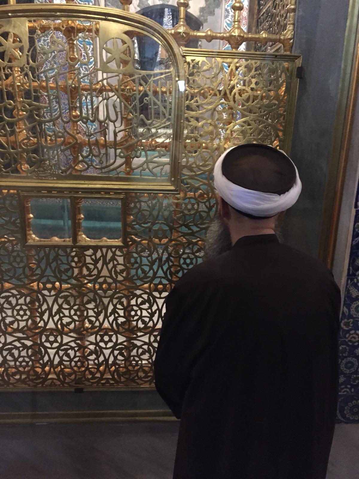 Ashâb-ı Kirâm ve Meşâyih-ı 'Izâm Kabr-i Şeriflerini Ziyaret