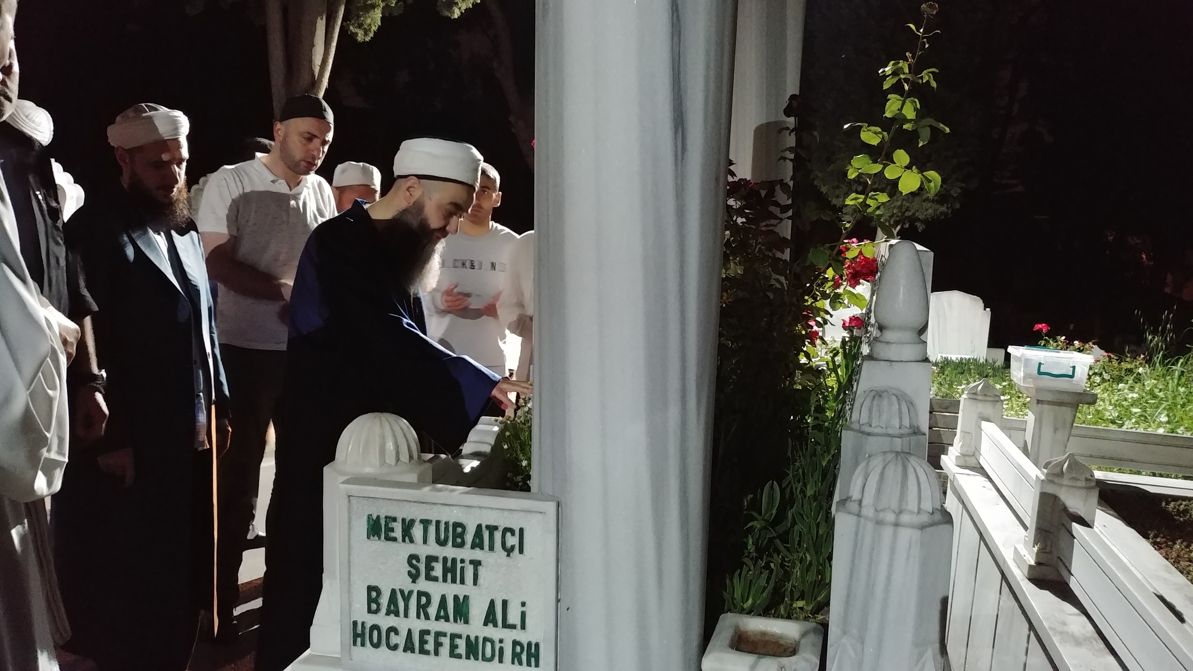 bayram gecesi kabir ziyaretleri