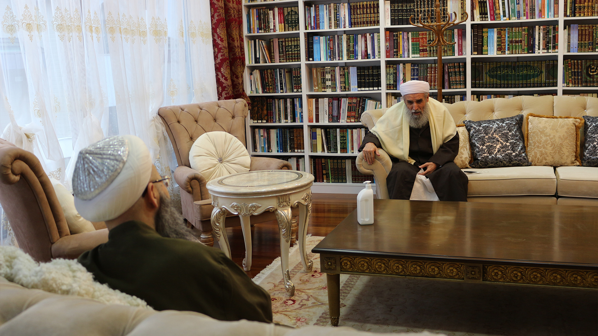 Becirman seyyidlerinden ve Ehl-i Beyt?ten Seydâ Seyyid Ali el-Becirmânî (Serdefî) Efendi Hazretleri ziyârete geldi