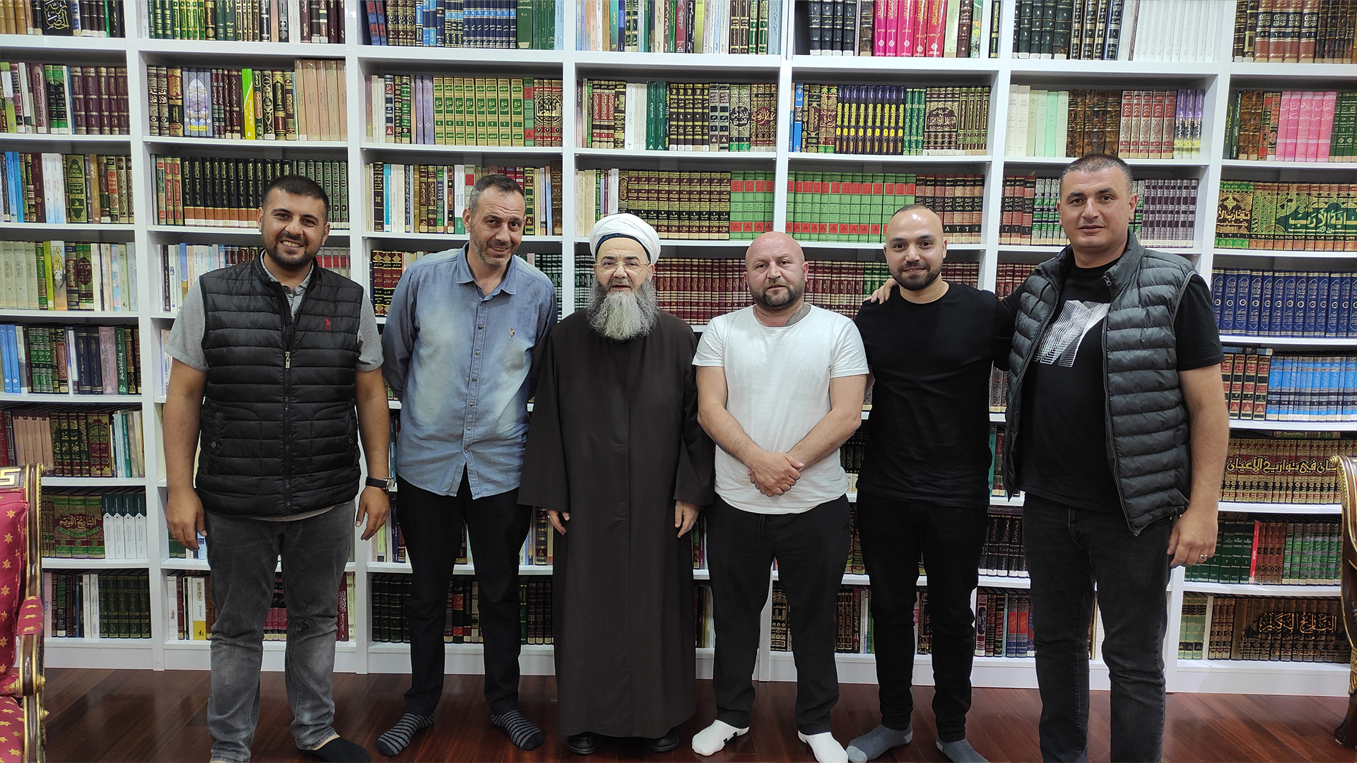 Beşiktaş Tribünlerinden Erhan Küçükçavdar ve Mustafa Tekin kardeşim dostlarıyla birlikte ziyaretimde bulundular.