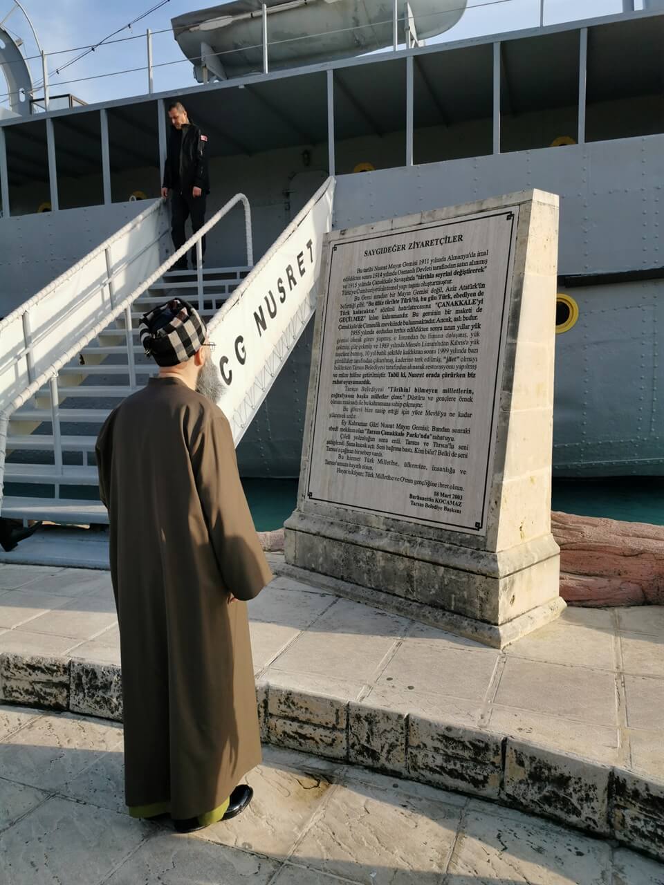 Çanakkale Harbinde döşediği mayınlarla harbin kazanılmasına vesîle olan Nusret Mayın Gemisini ziyâret