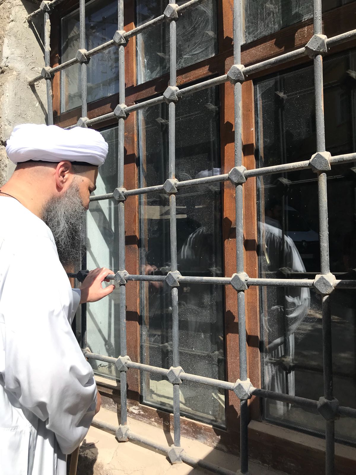 Cübbeli Ahmet Hocaefendi Abdurrahman el-Kuraşî Radıyallâu ?Anh'ın Kabr-i Şerîfini Ziyâret Etti