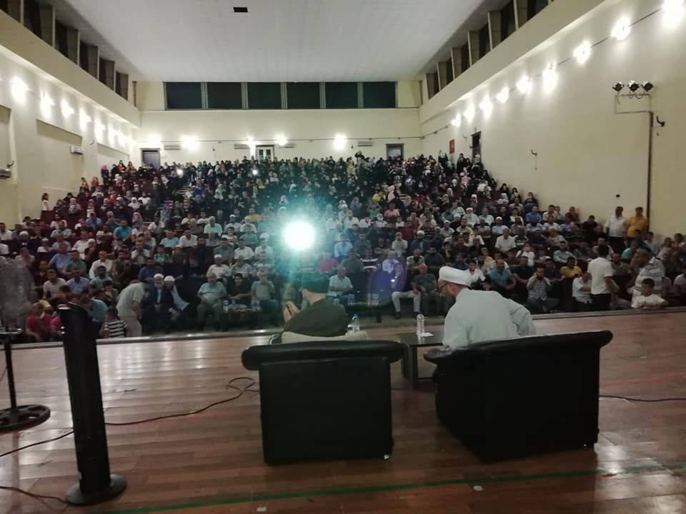 Cübbeli Ahmet Hocaefendi, Edremit'te sohbet etti. Sohbete halkın ilgisi çok büyük oldu