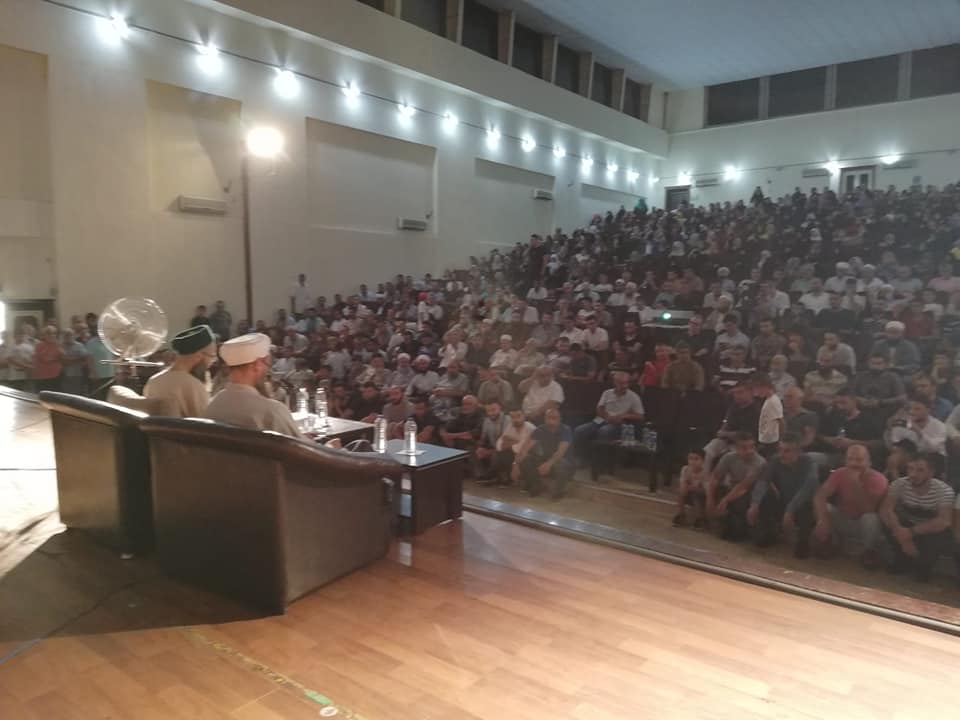 Cübbeli Ahmet Hocaefendi, Edremit'te sohbet etti. Sohbete halkın ilgisi çok büyük oldu