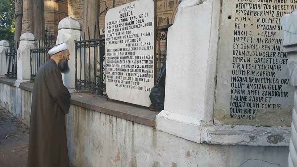 Cübbeli Ahmet Hocaefendi, Hekimzâde Yûsuf Sinan Efendi'nin Kabr-i Şerîfini Ziyaret Etti