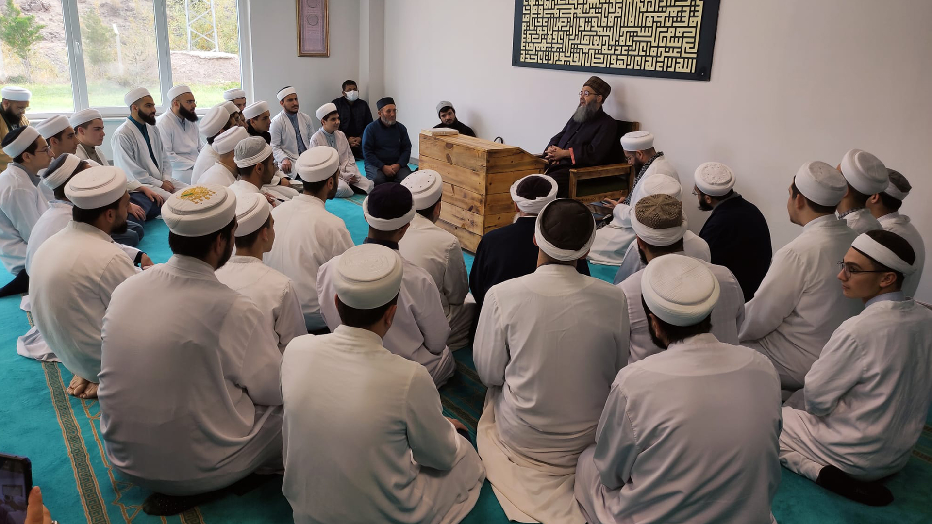 Cübbeli Ahmet Hocaefendi Kayseri?de Mahmud Efendi Hazretleri?nin hocasının ismiyle müsemmâ olan Tesbihçizâde Hacı Ahmet Efendi Külliyesi?ni ziyâret ettiri vekili olan İsmail K