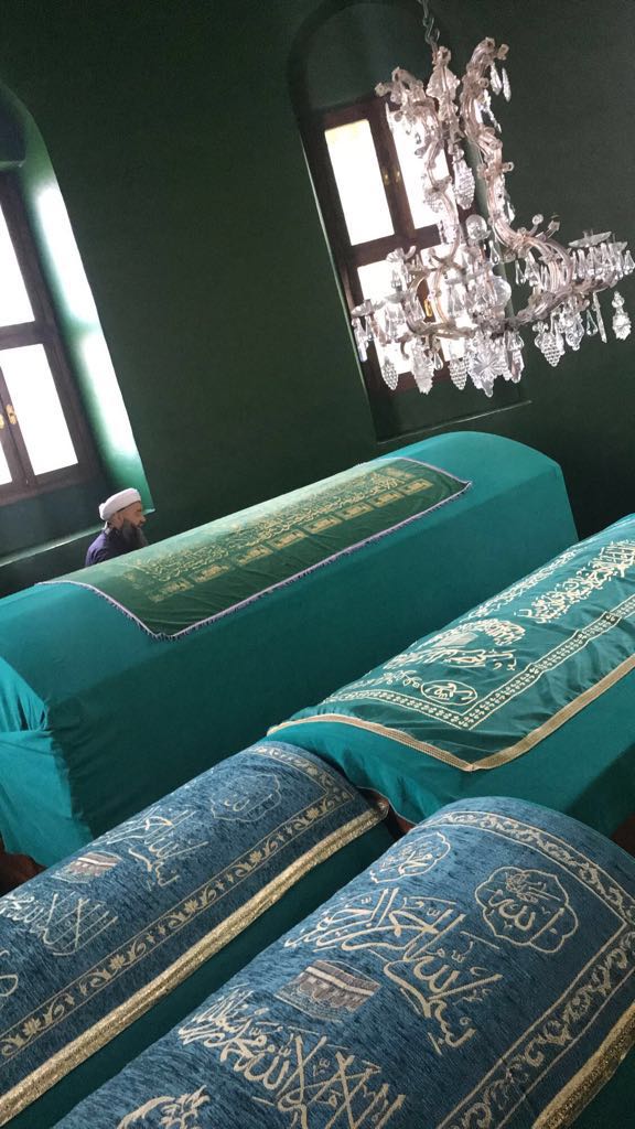 Cübbeli Ahmet Hocaefendi, Muhammed Küfrevî Hazretleri ve âilesi'nin kabr-i şerîfini ziyâret etti
