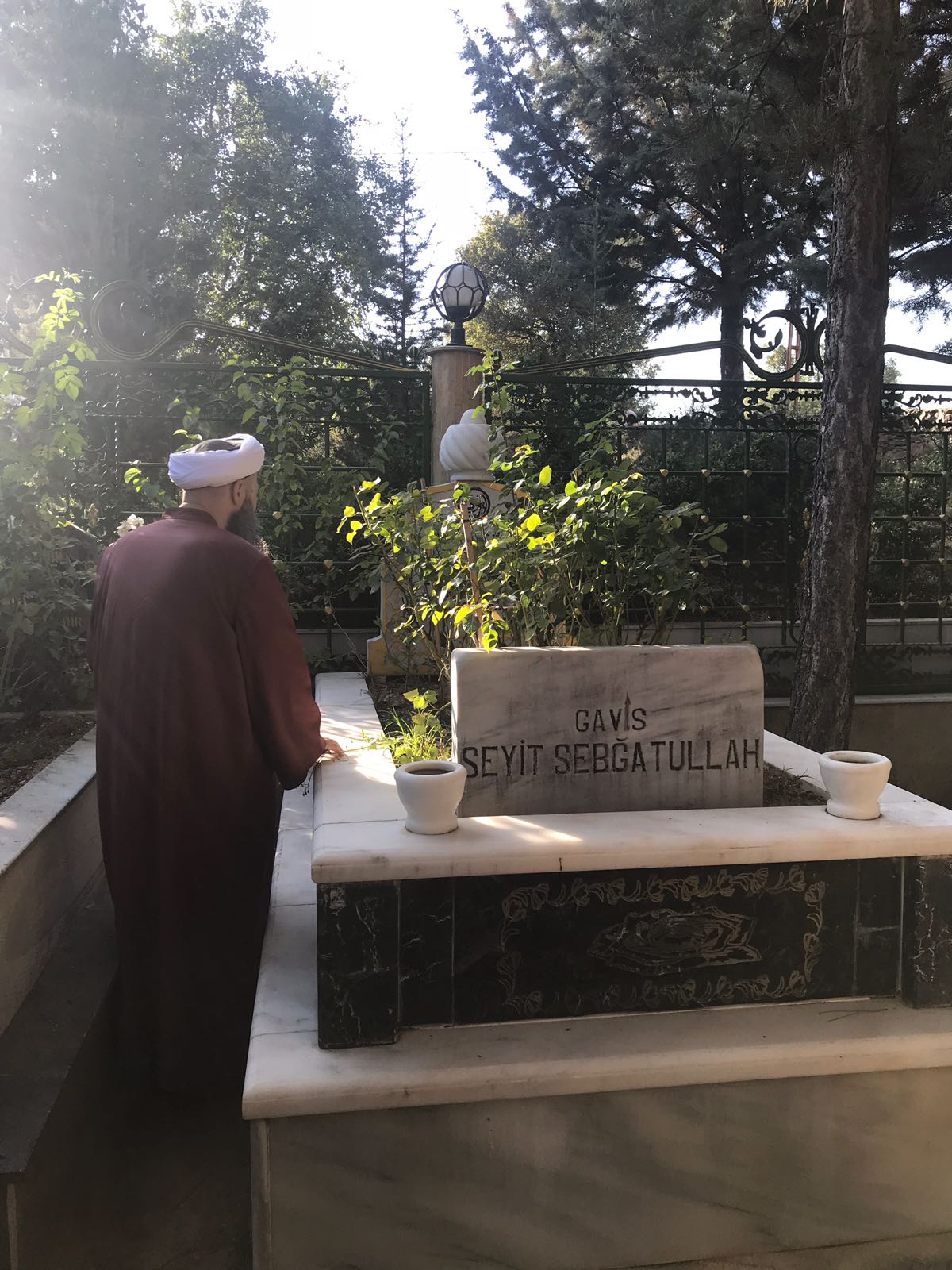 Cübbeli Ahmet Hocaefendi, Sıbğatullâh Arvâsî Hazretleri'nin Kabr-i Şerîfini Ziyâret Etti
