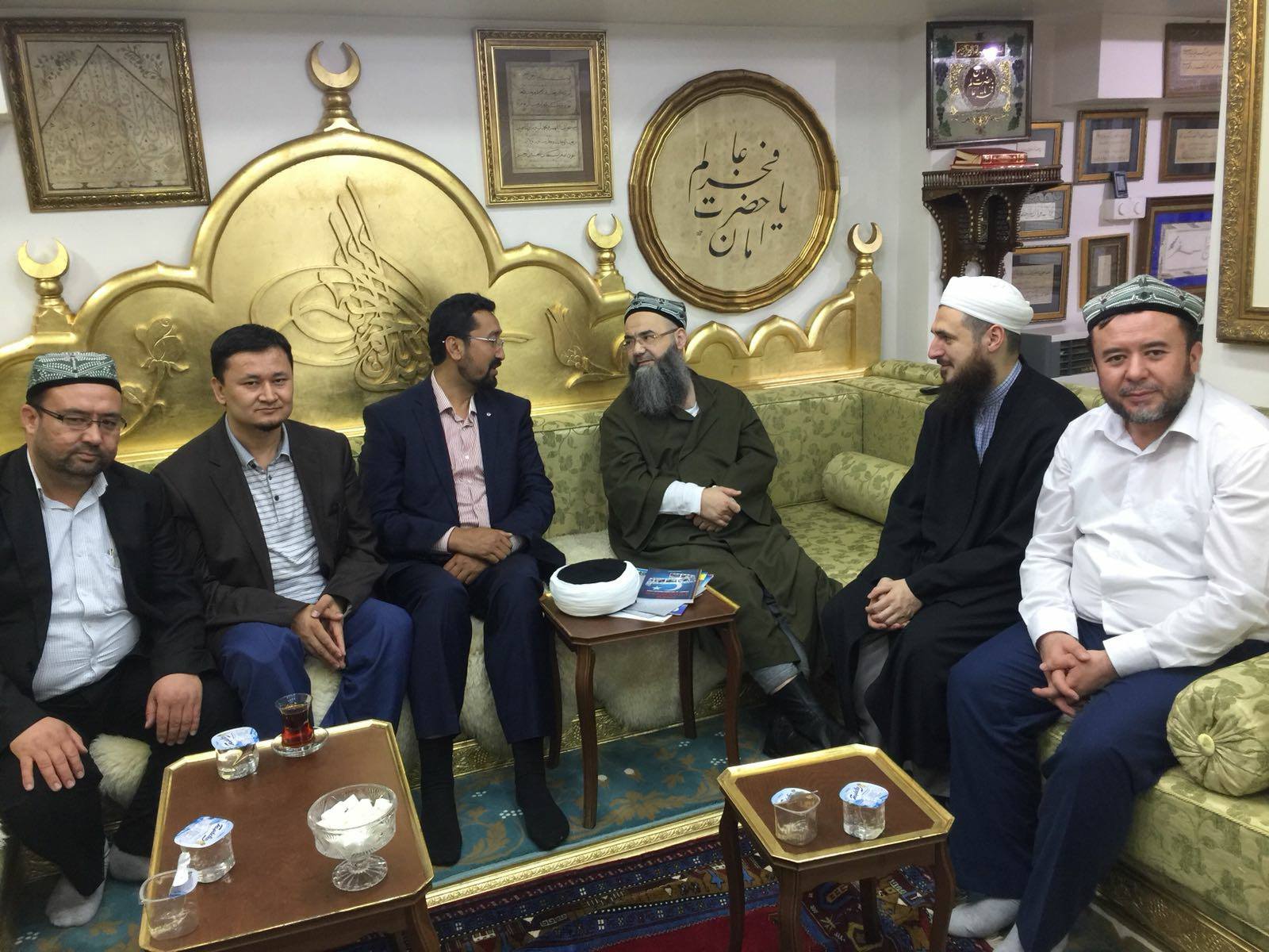 Doğu Türkistan Ulama Derneği Heyetinden Hocaefendiler Cübbeli Ahmet Hocaefendiyi Ziyaret Etti