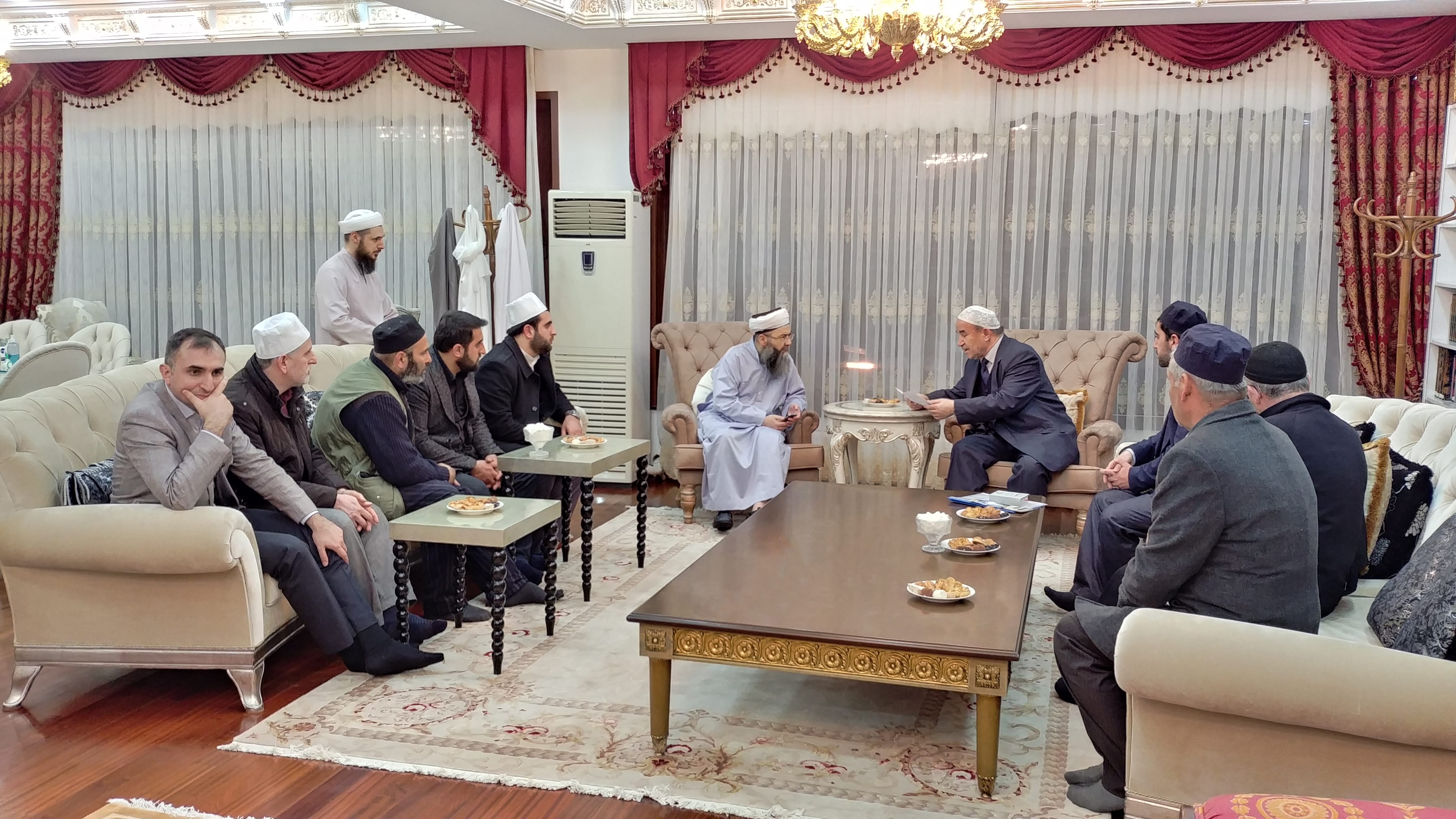 Hadîs Profesörü Ramazan Ayvallı Hocaefendi, Cübbeli Ahmet Hocaefendi?nin hânesini teşrîf etti