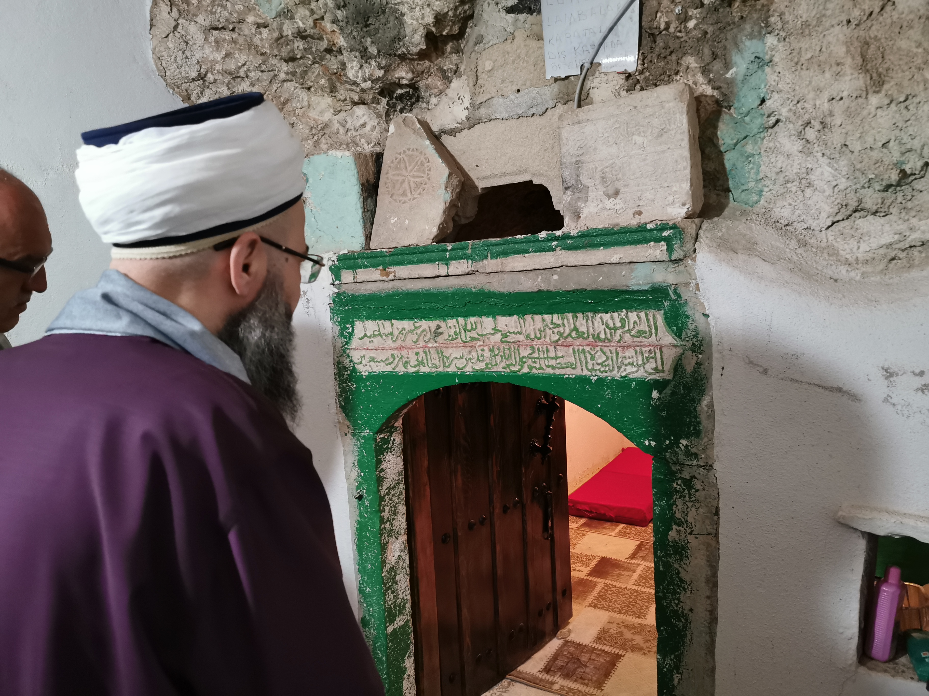 Harput?ta hakkında Üryân Baba ya da Tesbîh Baba diye anılan Muhammed ibni Ömer Hazretleri?nin kabr-i şerîfi