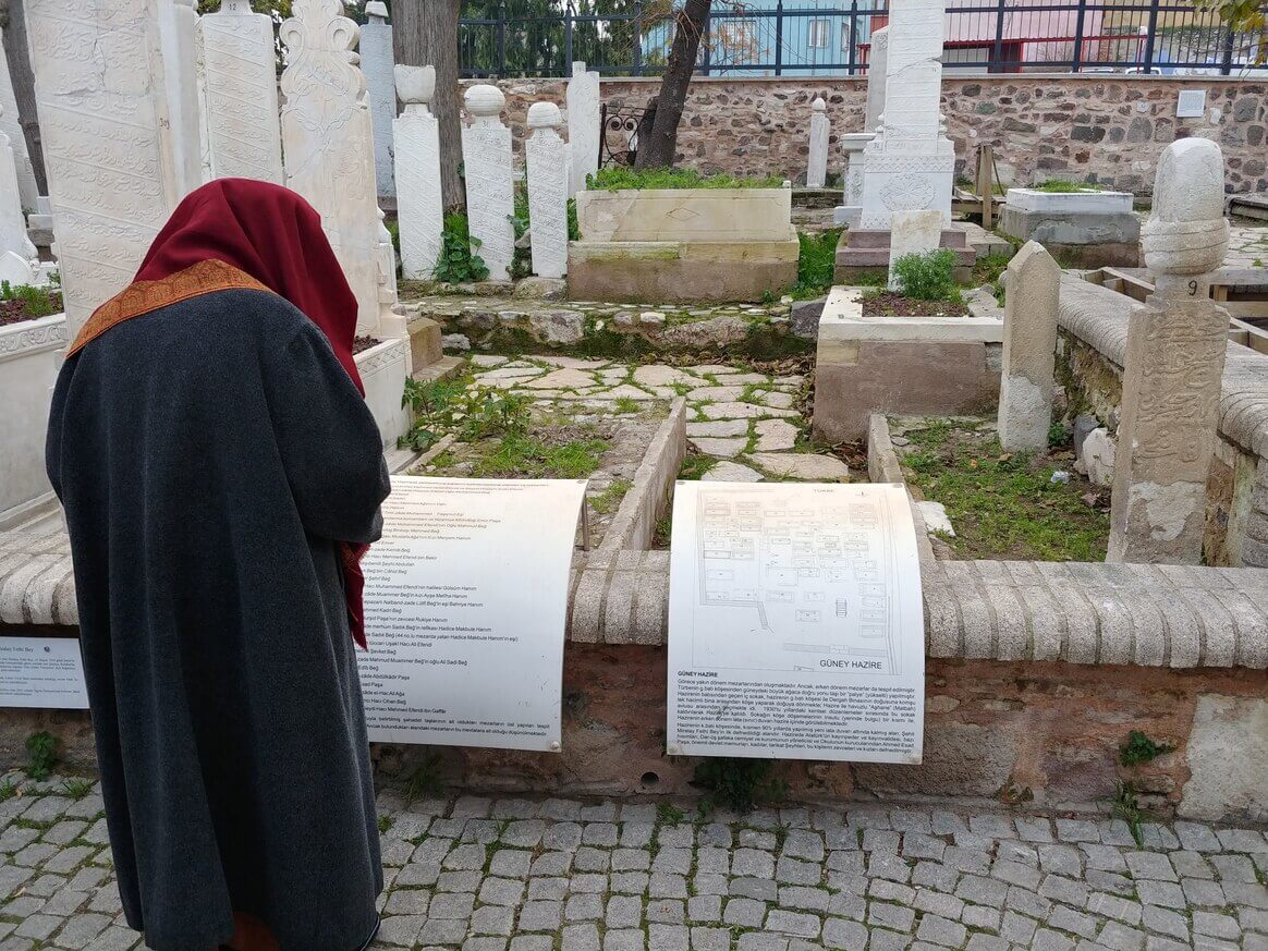 İzmir?in mânevî mimârı Eğribozlu Ahmet Efendi Hazretleri?nin kabr-i şerîfini ziyâret
