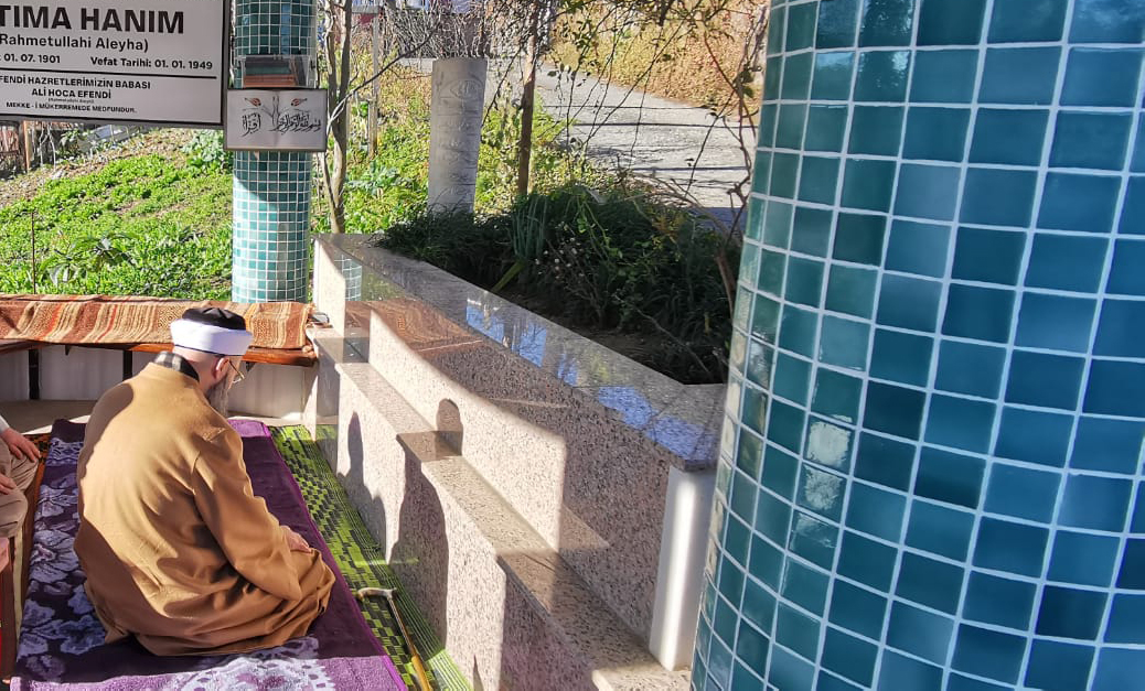 Mahmud Efendi Hazretlerimizin Annesi Fâtıma Annemizin Kabr-i Şerîfini Ziyâret