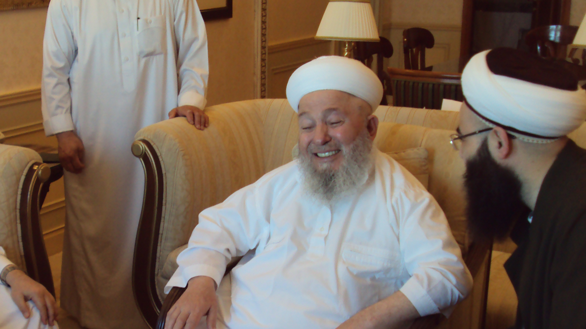 Medîne-i Münevvere?de Obray Otel?de Büyük Muhaddis Muhammed Avvâme Hazretleri?nin Mahmud Efendi Hazretlerini Ziyâreti
