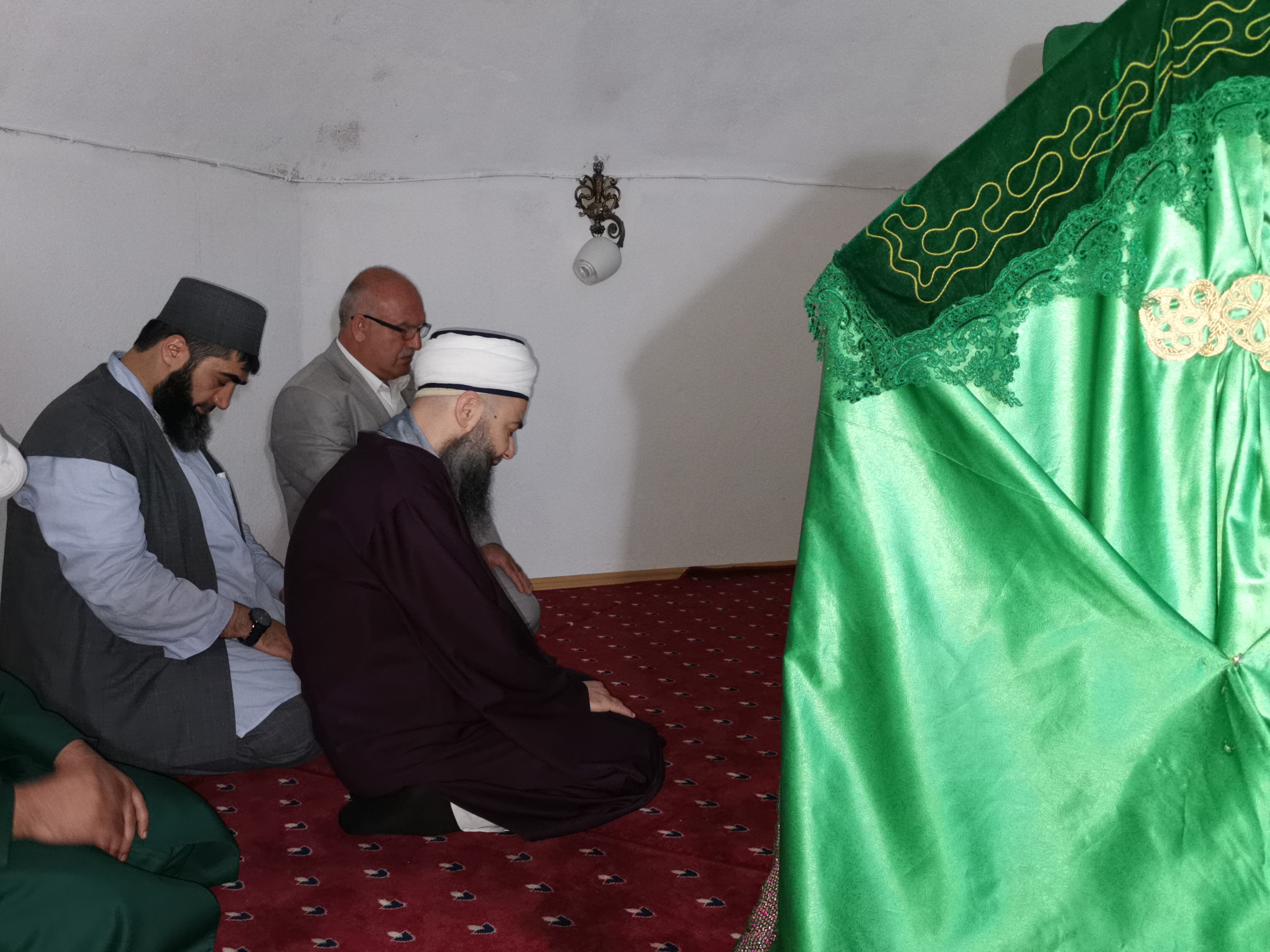 Nakşibend Hazretleri?nin şeyhlerinden Fethi Ahmet Baba Hazretlerini ziyâret
