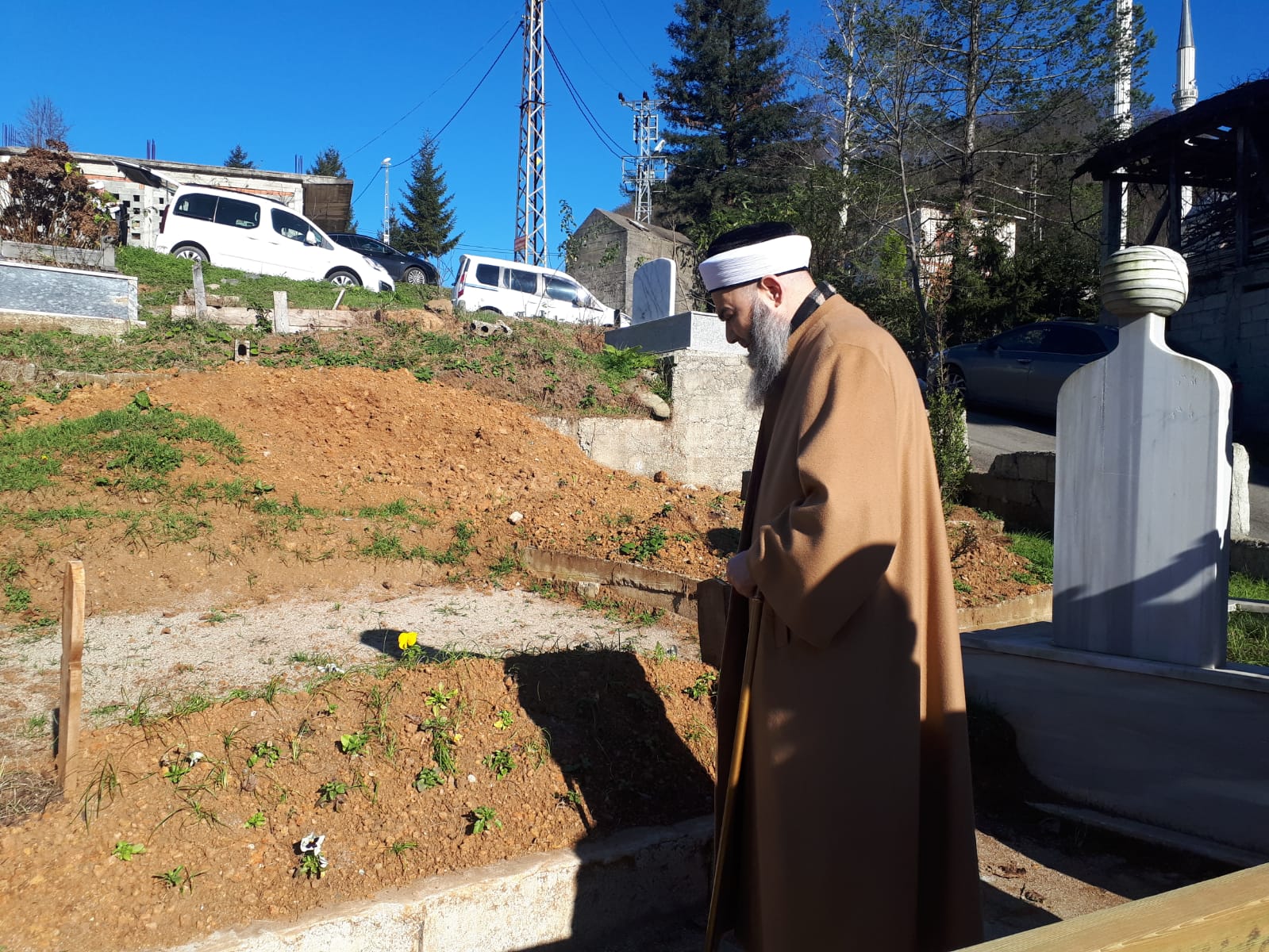 Osmanlı dersiâmlarından Hacı Dursun Feyzî Efendi Hazretleri'nin ve Mahdûmu'nun Kabirlerini Ziyâret