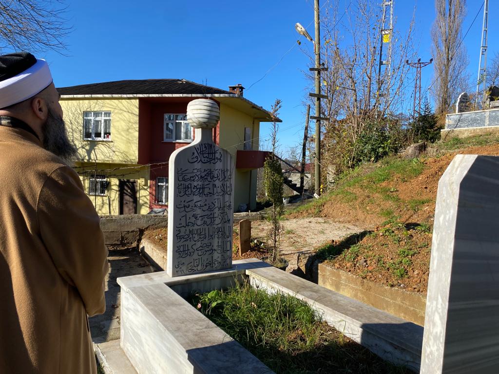 Osmanlı dersiâmlarından Hacı Dursun Feyzî Efendi Hazretleri'nin ve Mahdûmu'nun Kabirlerini Ziyâret