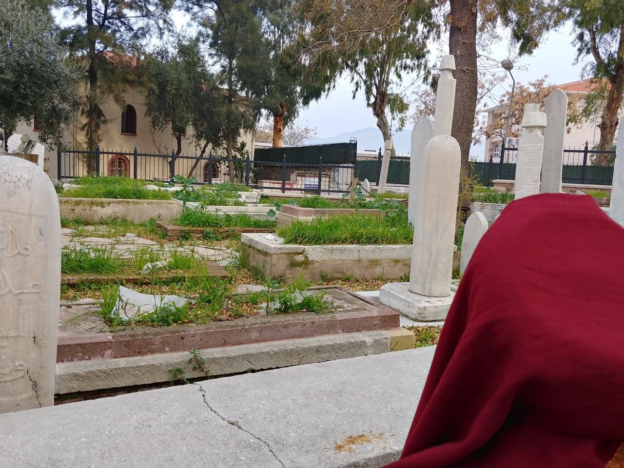Seyyid Mükerramuddîn Hazretleri?nin Türbesi?nin Hazîresinde Hâzır Bulunan ve Osmanlıda Önemli Görevler Yapmış Olan Zâtların Türbeleri