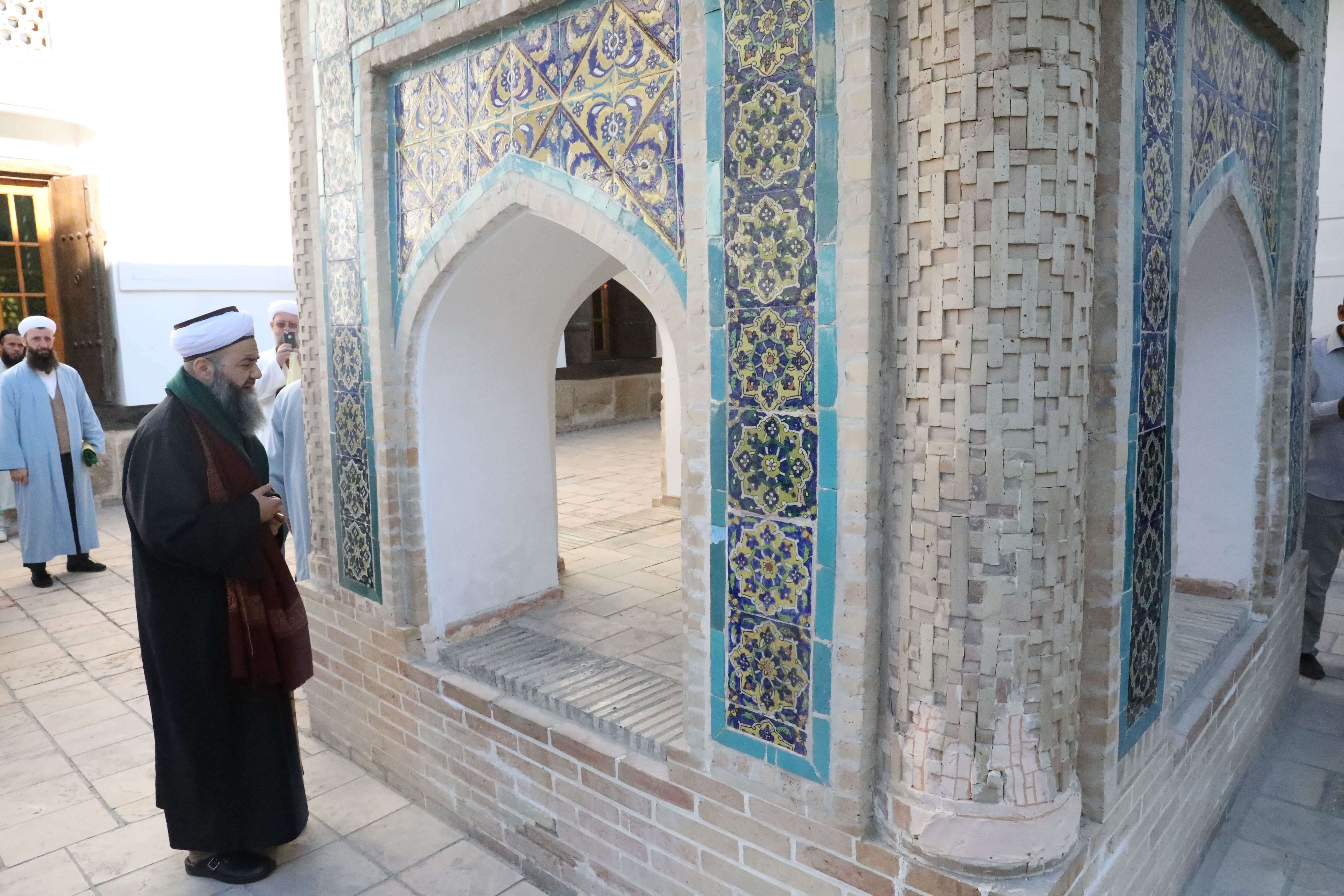 Tarîkat-ı 'Aliyye'nin müessisi Behâuddîn Şâh-ı Nakşibend Hazretleri'nin Kabrî Şerîfi