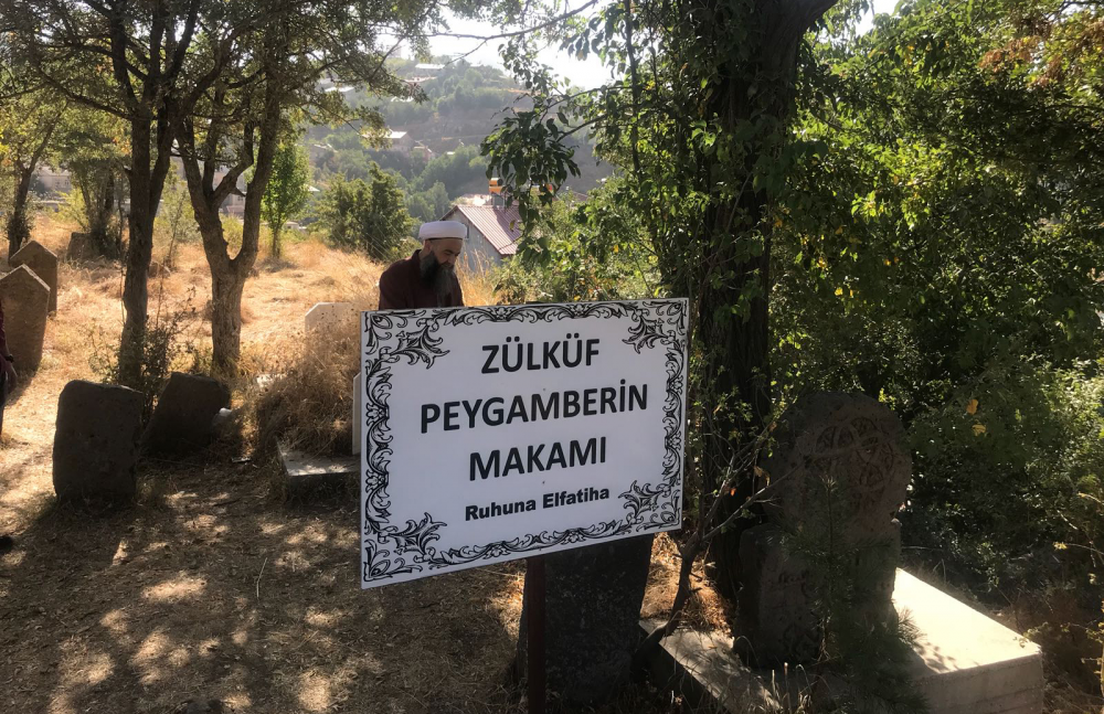 Bitlis Mırcatlık Mezarlığı’nda bulunan Zülkifl ‘Aleyhi’s-Selâm’ın makâm-ı şerîfi