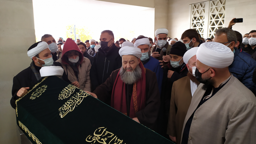 Cübbeli Ahmet Hocaefendi’nin Celal Gülep Hocaefendi’nin Cenâzesinde Yaptığı Gafletten Uyarıcı Mâhiyetteki Tezkiye Konuşmasını Ölümü Unutanlara Mutlakâ Dinletin!
