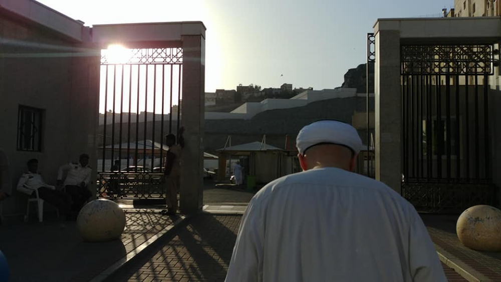 Cübbeli Ahmet Hocaefendi Cennetü'l-Ma'lâ Kabristanı'nı ziyaret etti