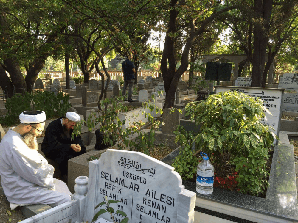 Arefe Günü ve Bayram Sabahı Kabir Ziyaretleri