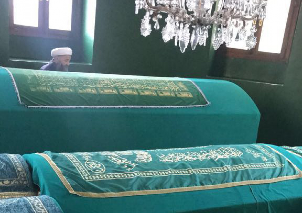 Cübbeli Ahmet Hocaefendi, Muhammed Küfrevî Hazretleri ve âilesi'nin kabr-i şerîfini ziyâret etti