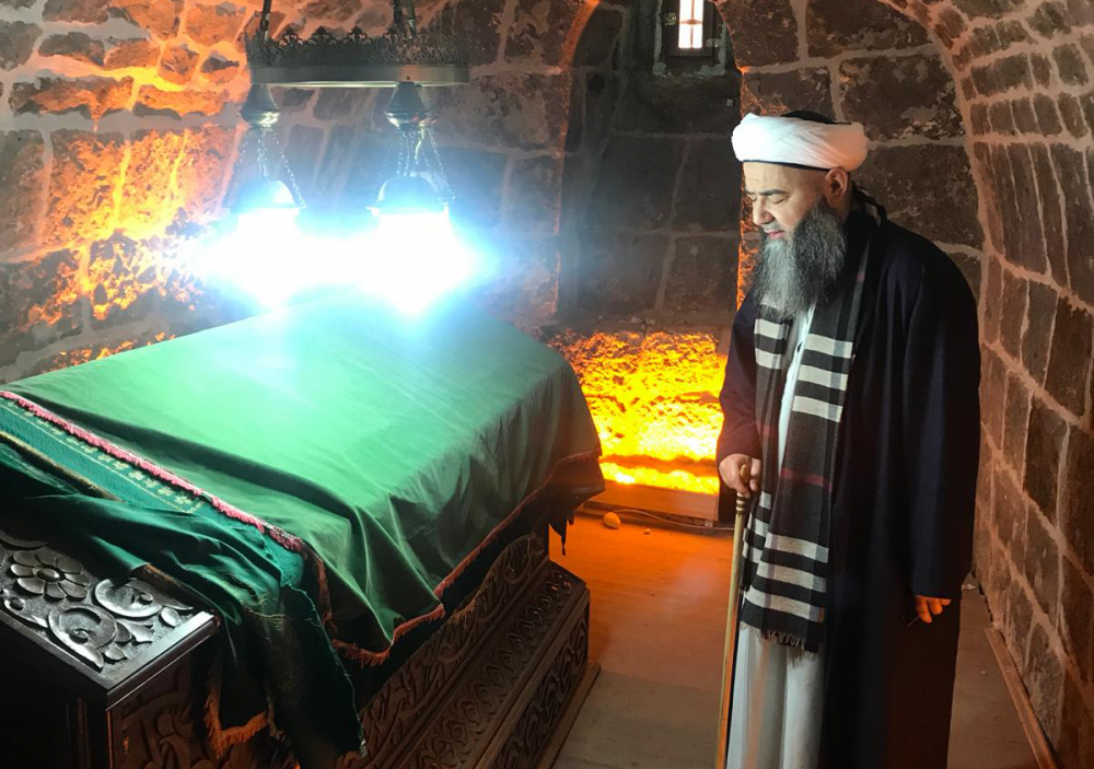 Cübbeli Ahmet Hocaefendi, Feyzullâh el-Ensârî Hazretleri'nin kabr-i şerîfini ziyâret etti