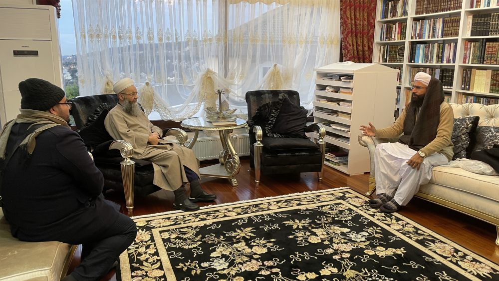 Pakistan’ın büyük âlimlerinden Hakku'n-Nebî es-Sindî Hazretleri ile berâberinde gelen Lübnanlı Mahmûd Hanîna’nın ziyareti