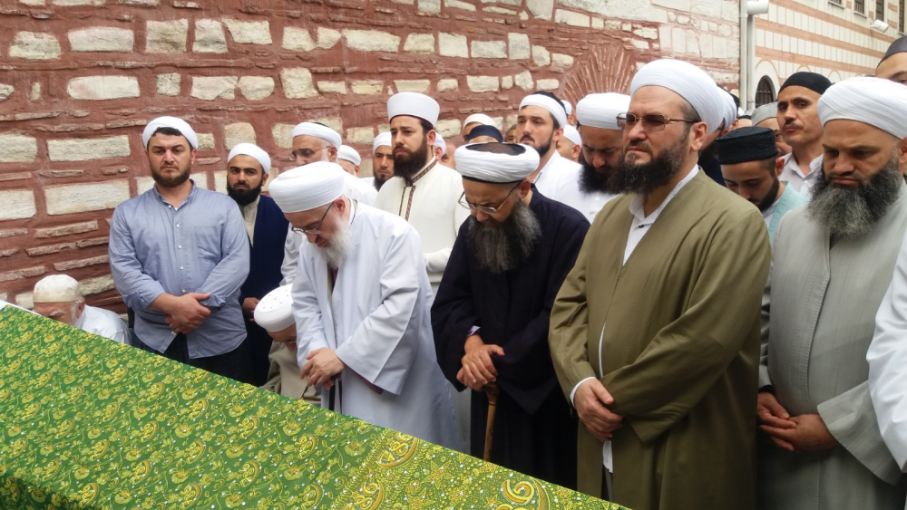 Cübbeli Ahmet Hocaefendi, merhum Hazım Oktay BAŞER ağabeyimizin eşi Doktor Hoca Anne’nin cenâzesine iştirâk etti