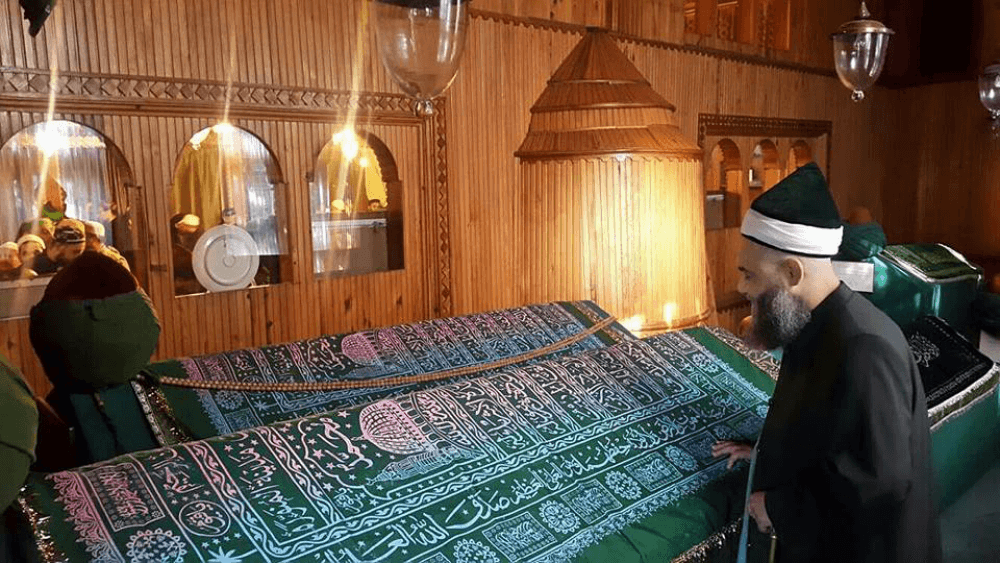 Merhum Şeyh Nâzım Kıbrısî Hazretleri’nin Baş Halifesi ve Mahdumu Mehmet Kıbrısî Efendi’yi Ziyaret